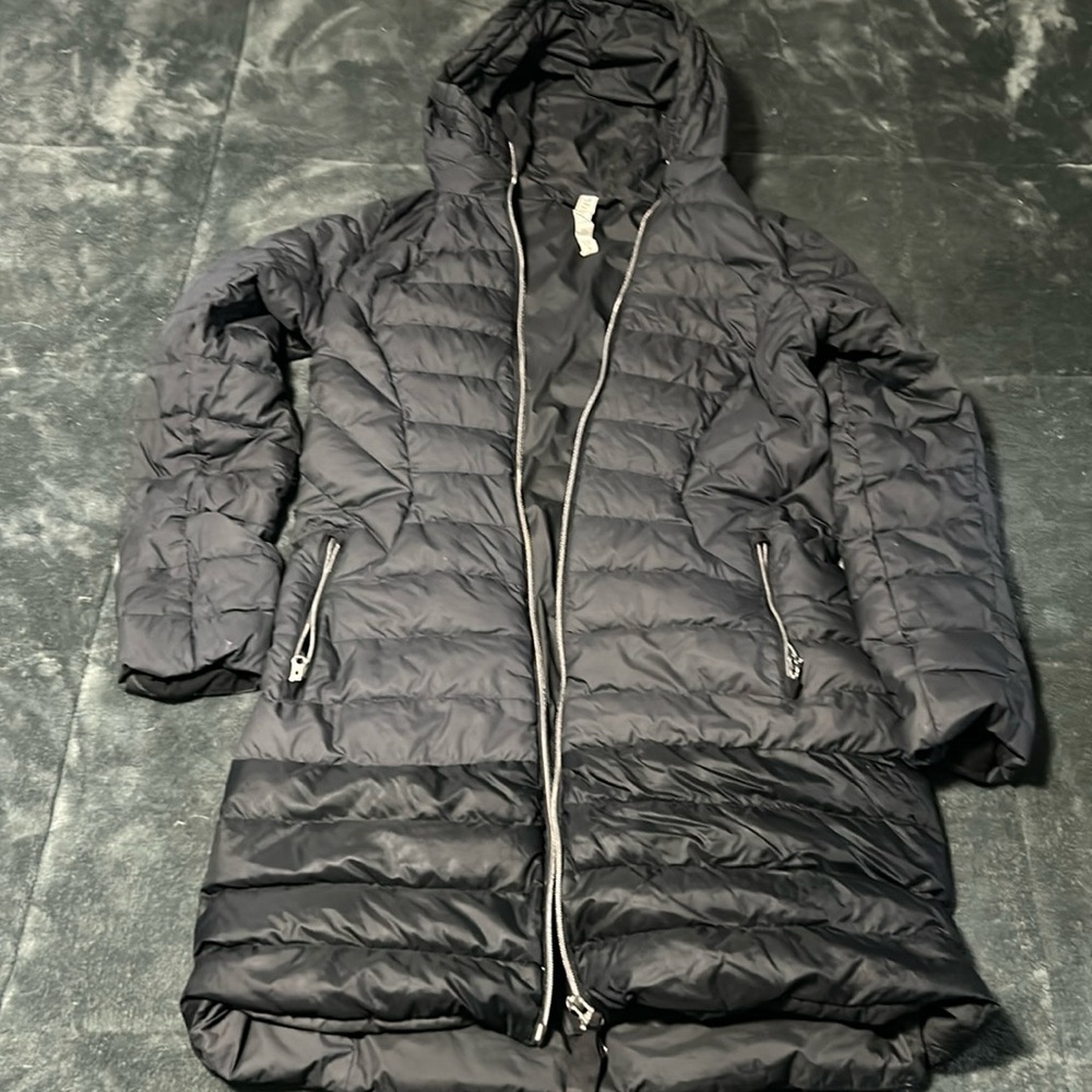 Lululemon parka size 6